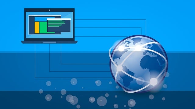 image montrant un ordinateur et une connexion internet
