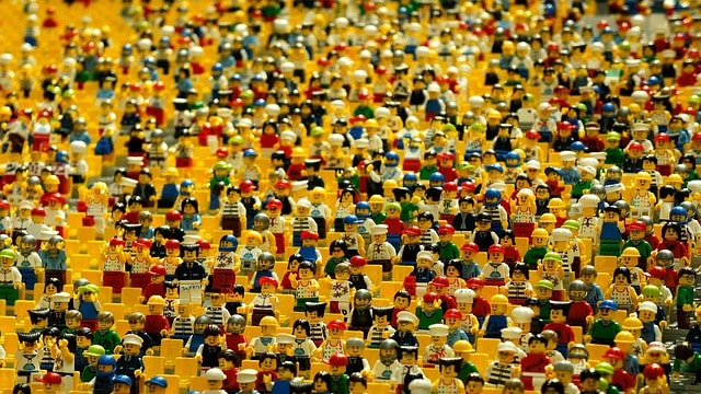 image montrant des centaines de figurine Lego