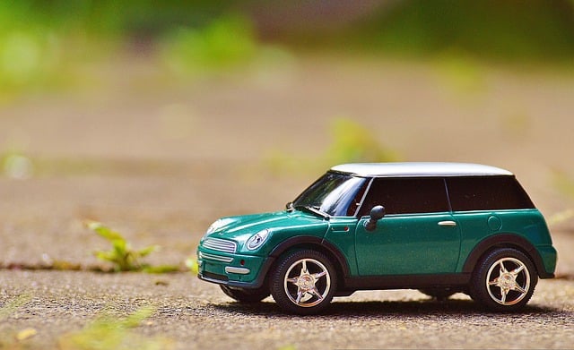 image montrant une mini cooper miniature