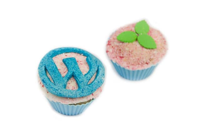 image montrant un cupcake Wordpress et un cupcake fleur